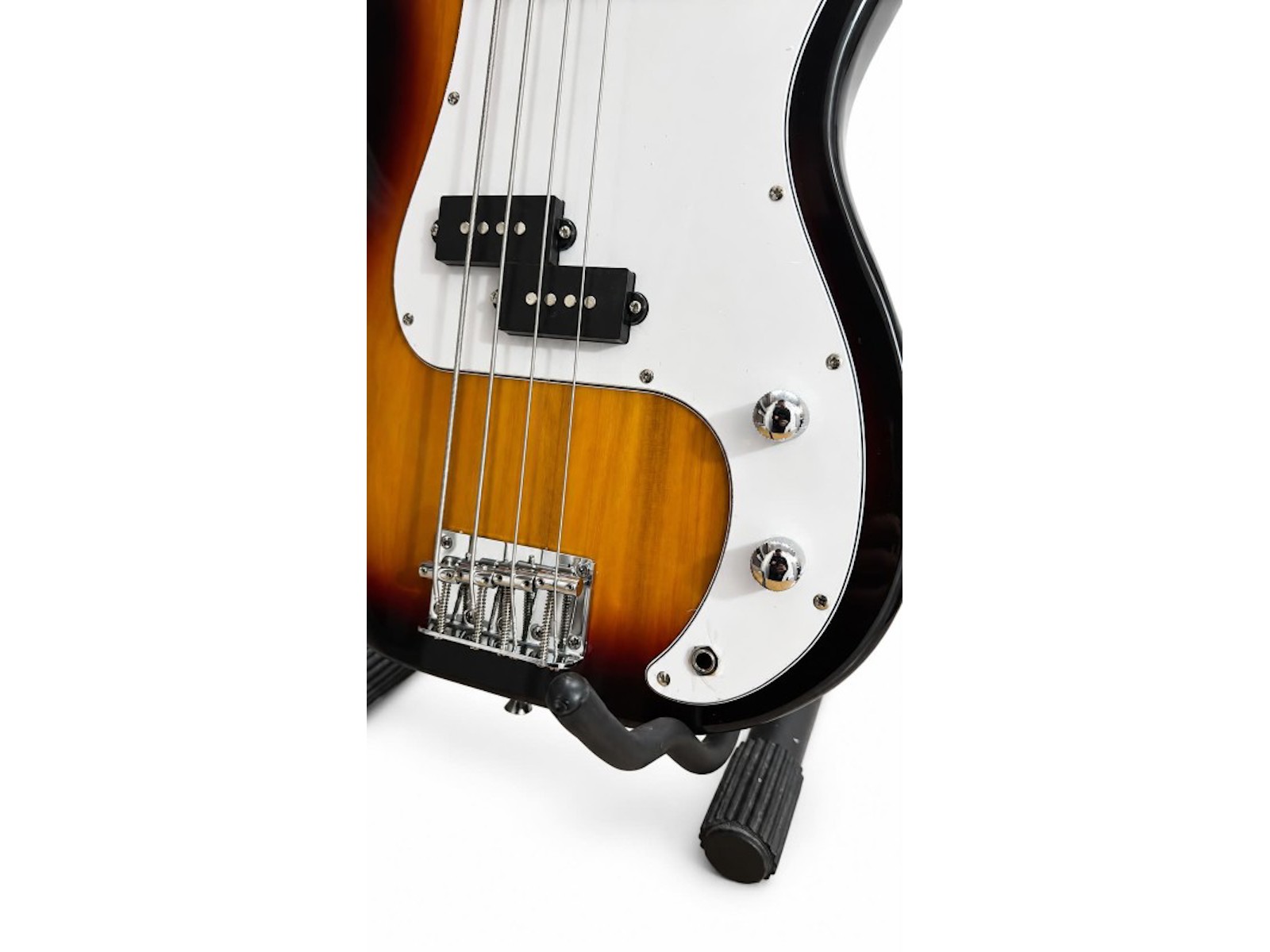 Two String Bass Instrument Freshman 4-String P-Bass Double Cutaway | 031000329992 | Cash Converters