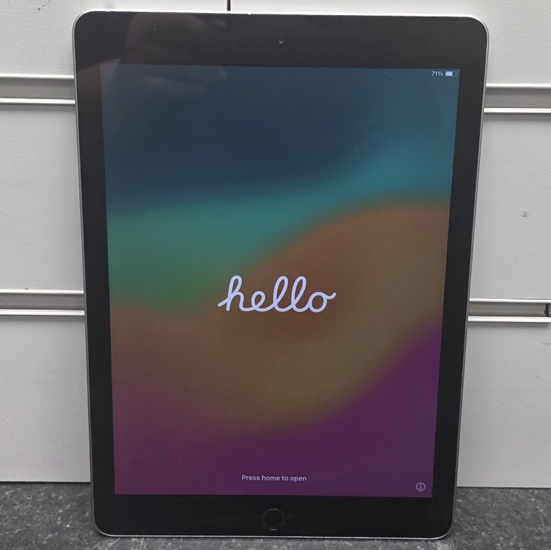 Apple iPad 6th Gen A1893 128GB Silver for £79.99 Second Hand
